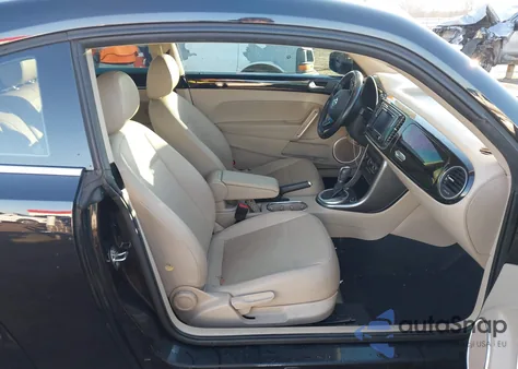 2018 Volkswagen Beetle 2.0T Se из США, поврежденный, VIN 3VWJD7AT1JM701863